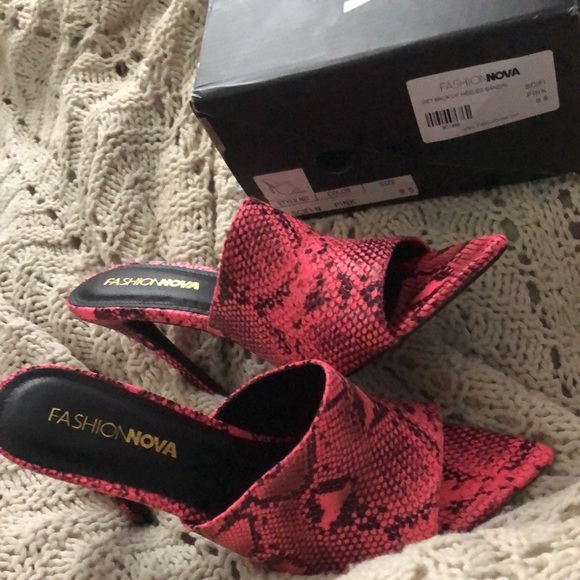 SEXY Fashion Nova Pink Snakeskin Heels SIZE: 8.5 CONDITION: New HEIGHT: 3.5 - Picture 6 of 7